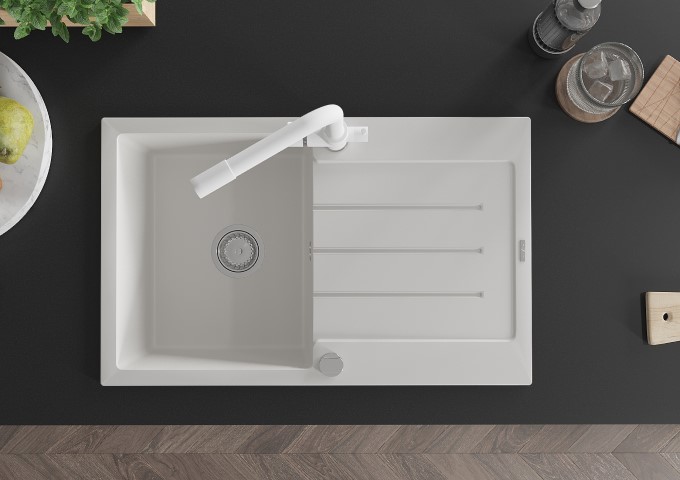 Bele kuhinjske armature z izvlečnim izlivom