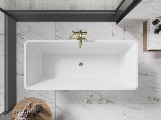 Bele ploščice v ureditvi kopalnice