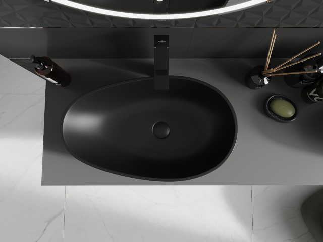 Omarica na višini v kopalnici