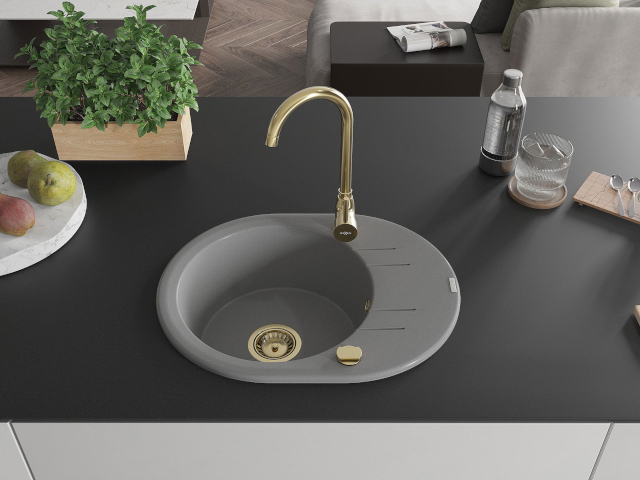 Pomivalni korito z zlato pipo in sifonom