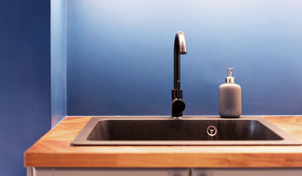 Kako popraviti dozirnik za milo?