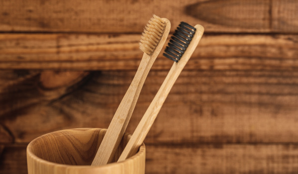 Modna kopalnica - elegantni pripomočki za umivanje zob