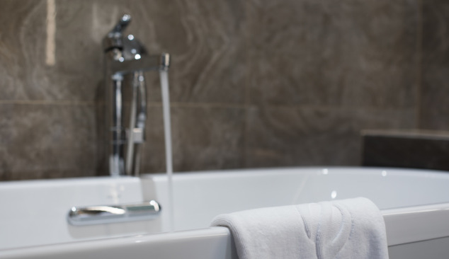 Minimalistične kopalniško-pršnične armature - hit ali zgrešek?