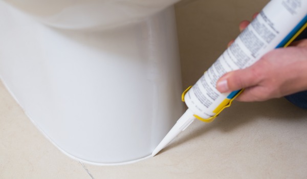 Kako dolgo se suši sanitarni silikon v kopalnici?