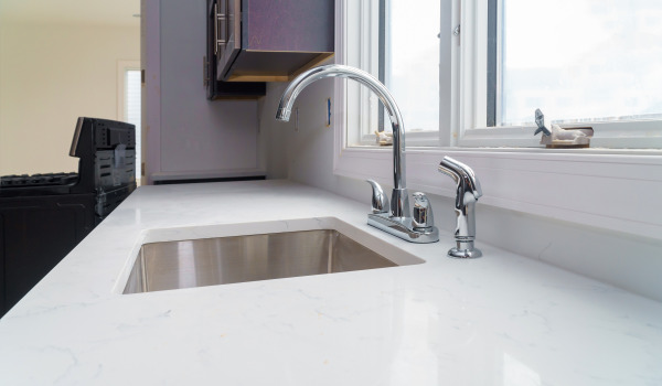 Kje namestiti odcejalnik?