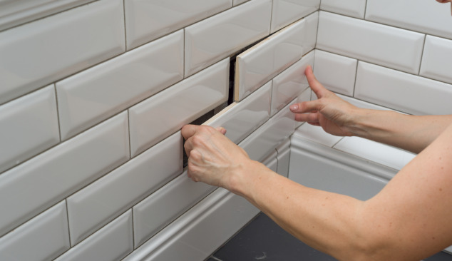 Kako namestiti stenski linijski odtok?