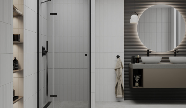 Umirjena kopalnica z tuš vrati