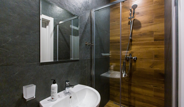 Kako zatesniti vrata tuš kabine?