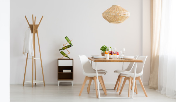 Kako zaščititi stene v jedilnici? Ideje za zaključek stene nad mizo v kuhinji