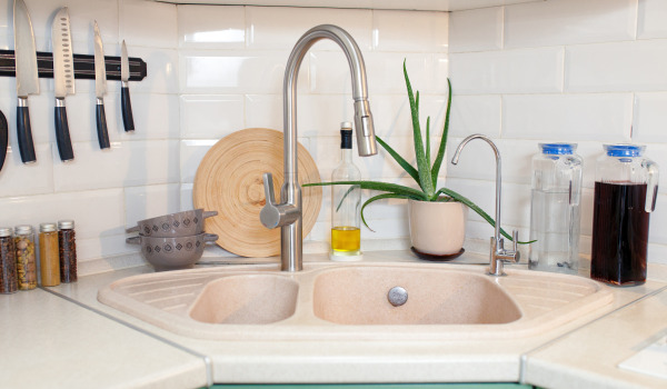 Kotna kuhinjska korita - ali so praktična?