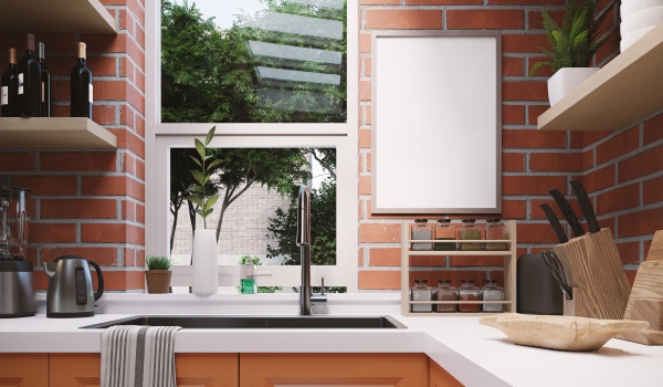 Zid iz opeke v kuhinji. Katera barva sten se najbolje ujema z rdečo opeko?