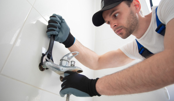 Kako namestiti tuš kad?