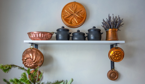 S katero dekoracijo prazne stene v kuhinji boste izboljšali njen videz?