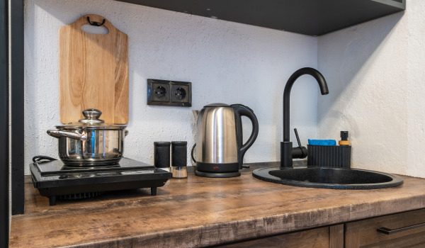 Kako se znebiti madežev na granitnem umivalniku?