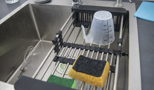 Odtoki in organizatorji za pomivalno korito