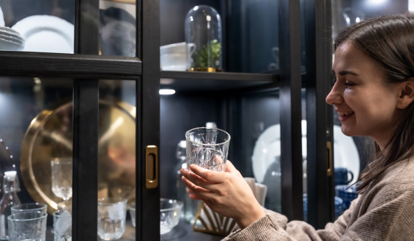 Vitrina - neobičajno pohištvo za kuhinjo