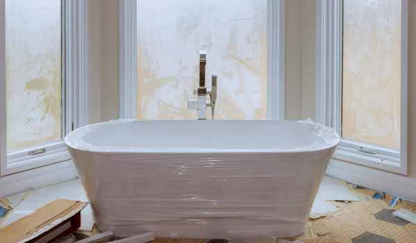 Kako priključiti prostostoječo kad?