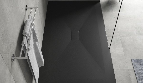 Pršni podstavek s strukturo kamna