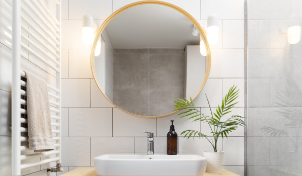 Kako izbrati idealno ogledalo za kopalnico?