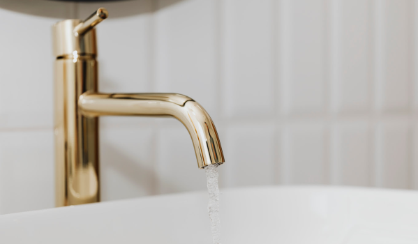 Kako zamenjati pipo na umivalniku?