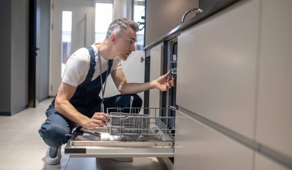 Kako priključiti sifon za pomivalni stroj?