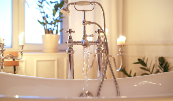 Kako izmeriti razmik med cevmi za kadni mešalnik?