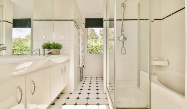 Kako izmeriti polmer tuš kadi?