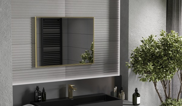 Zlati detajli v temni kopalnici