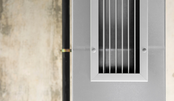 Kako priključiti ventilator za kopalnico na razsvetljavo?