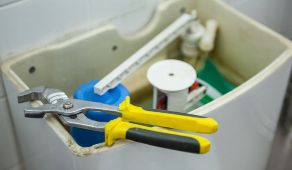 Kako zmanjšati količino vode v splakovalniku?