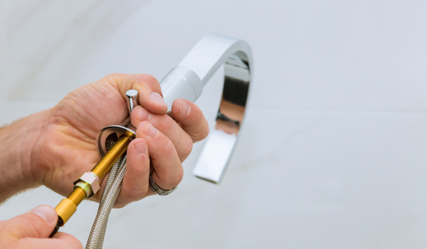 Kakšen navoj ima umivalniška baterija?