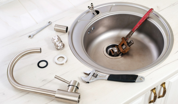 Kako odmašiti zamašek v umivalniku?