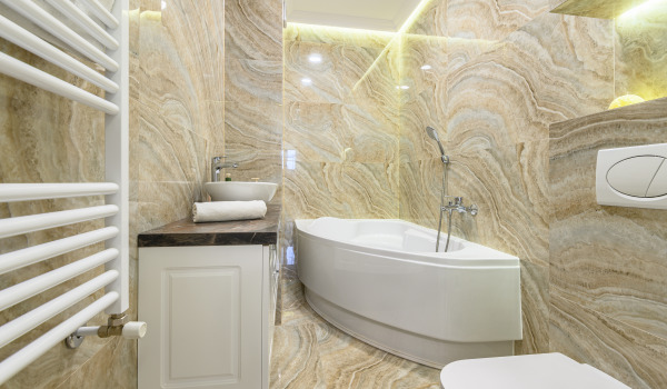 Kakšno vgradnjo izbrati za kotno kad?